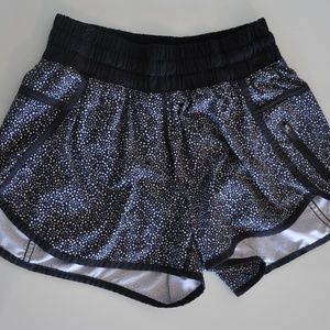 LULU LEMON Women's Tracker Shorts Size 6